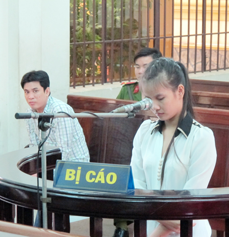 Mẹ đi tù, con trẻ bơ vơ