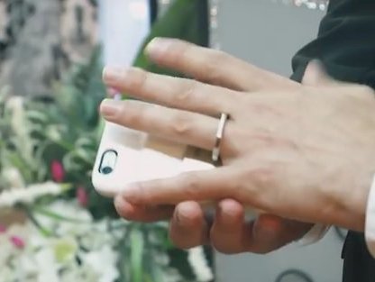 Tổ chức lễ cưới với  chiếc điện thoại