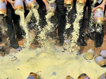 Chuyên gia Việt cảnh báo sữa bột giả Trung Quốc