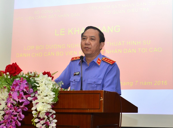 Đồng chí Bùi Mạnh Cường, Phó Viện trưởng VKSNDTC phát biểu tại Lễ khai giảng