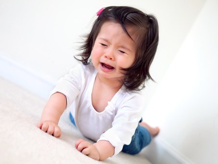 Có thể kiện cô giáo chỉ qua lời kể của con