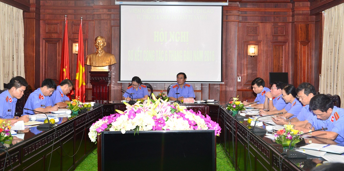 Phó Viện trưởng Thường trực VKSNDTC Nguyễn Hải Phong phát biểu tại Hội nghị sơ kết công tác 6 tháng đầu năm của Vụ 2