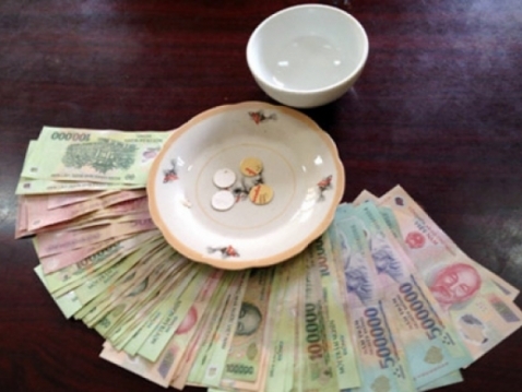 Bắt quả tang 9 đối tượng đang xóc đĩa trong phòng trọ