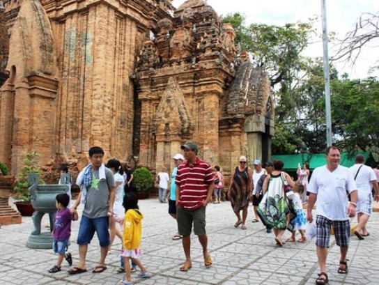 Ai tiếp tay cho hướng dẫn viên Trung Quốc hoạt động chui