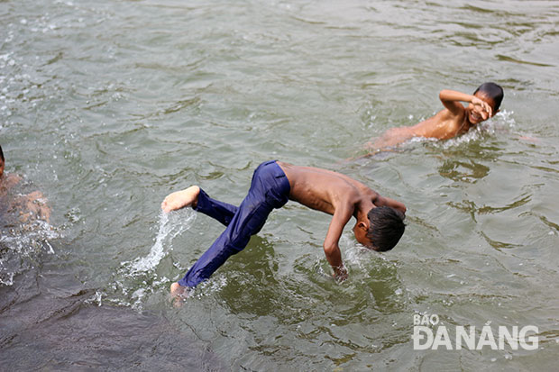 Học bơi  trên núi