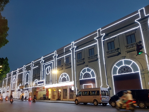 Khách sạn cạnh Hồ Gươm  Kiến trúc không được đè nén cảnh quan