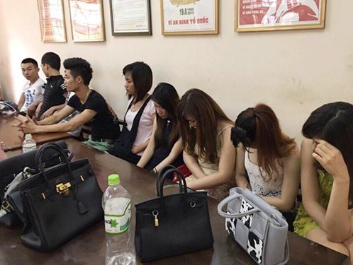 Truy quét các quái xế kẹp 3, 4 chân dài đến các quán karaoke