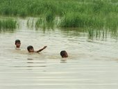 Ba học sinh đuối nước thương tâm dưới hồ nước sâu