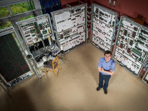 Bỏ ra cả tỷ đồng chỉ để xây máy chơi xếp hình