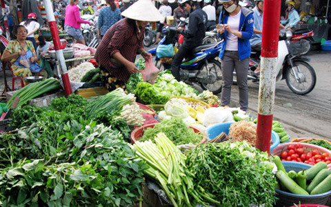Người dân dễ dàng mua bất cứ loại thực phẩm nào ở chợ, nhưng chất lượng thì không thể biết có an toàn hay không (Ảnh minh họa)