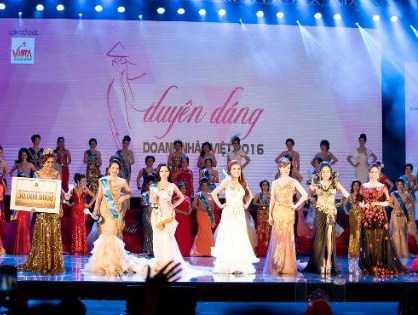 Hoa hậu, nữ hoàng… thời rẻ rúng