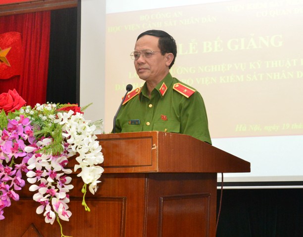 Thiếu tướng Phạm Ngọc Hà, Phó Giám đốc Học viện CSND phát biểu tại Lễ bế giảng