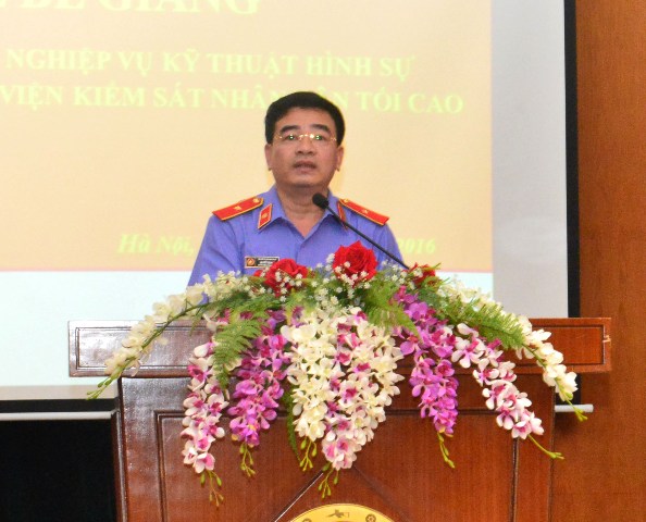 Phó Thủ trưởng Cơ quan điều tra VKSNDTC Lại Viết Quang phát biểu tại Lễ bế giảng