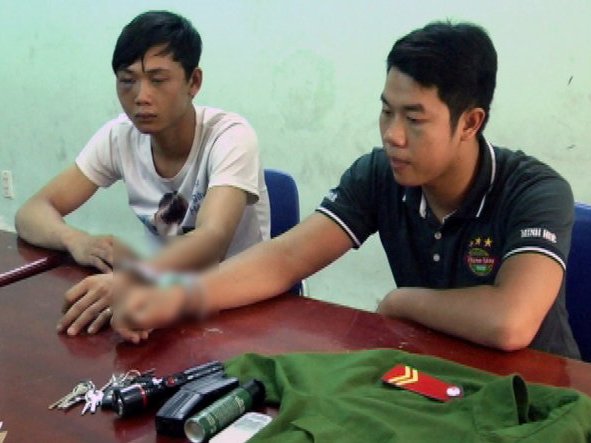 Thua độ bóng đá, giả công an đi cướp xe máy