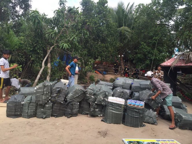 Kinh hoàng thuốc lá lậu chứa chất độc