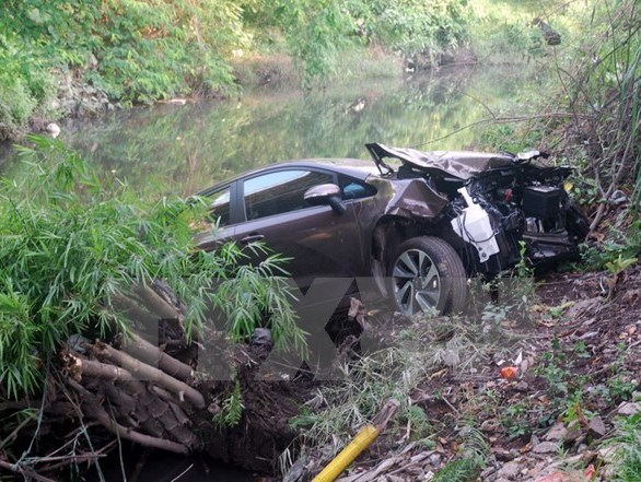 Đồng Nai Ôtô mất lái lao xuống suối khiến 7 người thương vong