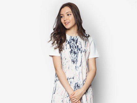 Nổi bật với những mẫu đầm suông in hoa tiết