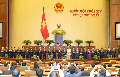  Thủ tướng Nguyễn Xuân Phúc, các phó thủ tướng, các bộ trưởng và các thành viên Chính phủ ra mắt Quốc hội khóa XIV. Ảnh: Trọng Đức - TTXVN