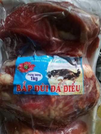  Một mẫu sản phẩm thịt heo giả thịt đà điểu bị cơ quan chức năng thu giữ
