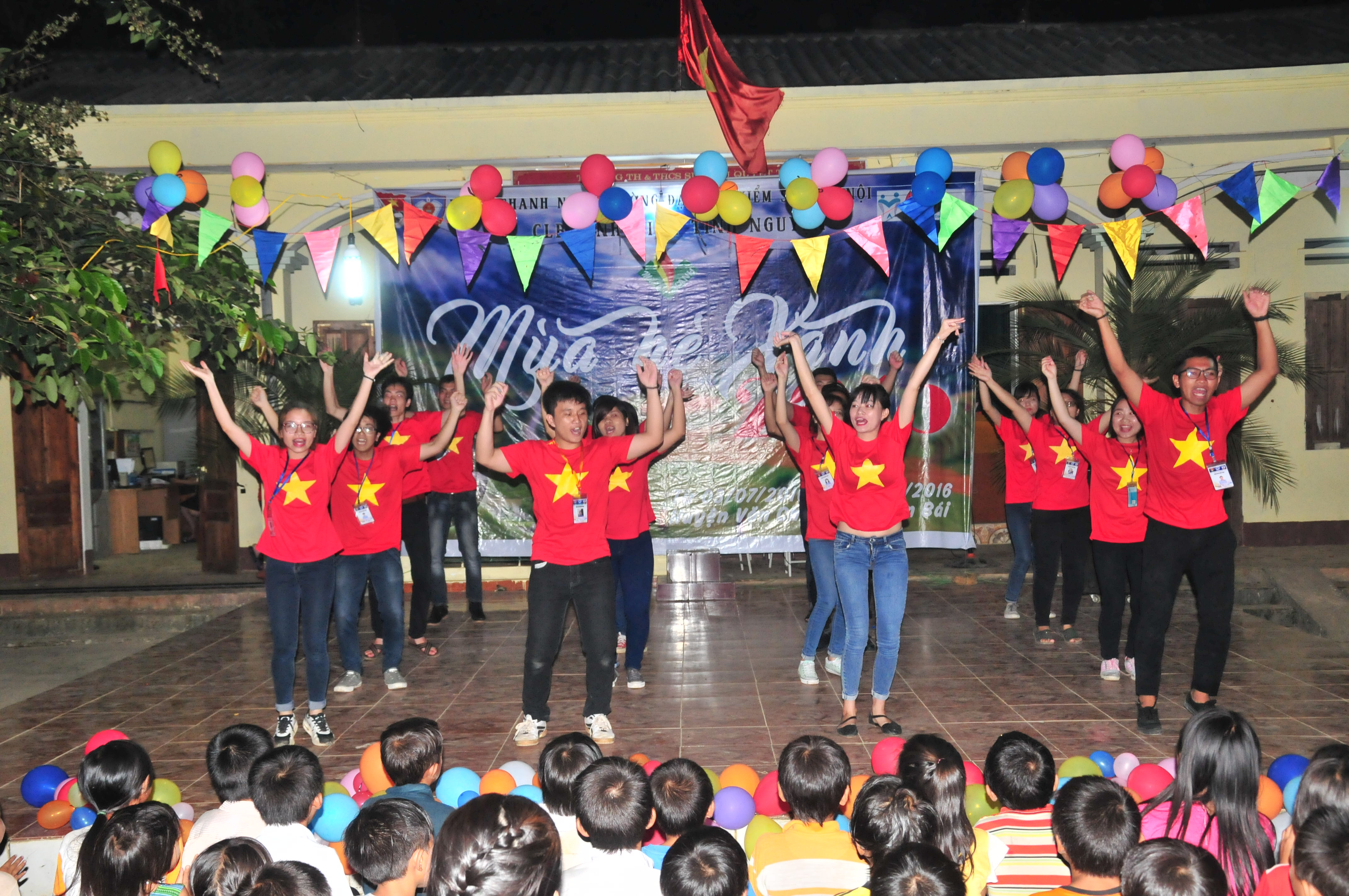 Điệu nhảy flashmob tự hào Việt Nam của Đội SVTN Đại học kiểm sát