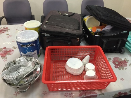 Bắt gọn 4 khúc sừng tê giác Châu Phi giấu trong sữa hộp tuồn qua đường hàng không