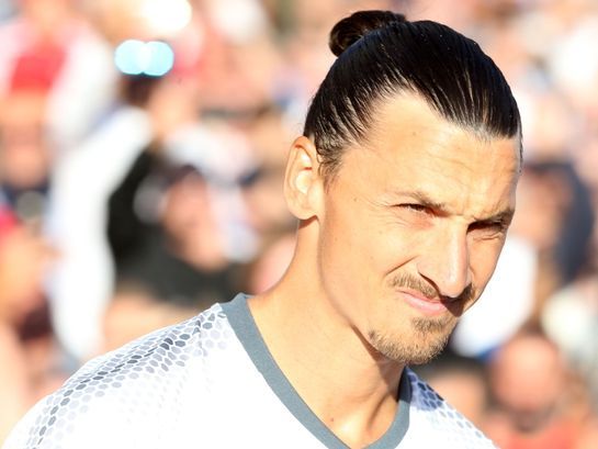 Vừa tới MU, Ibrahimovic đã là vua phòng thay đồ