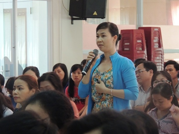 Giao phó con cho nhà trường, bố mẹ bù đắp bằng… tiền