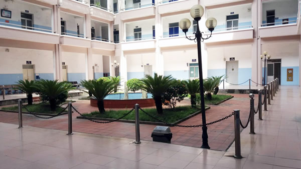 Bị nợ lương, hơn 100 y, bác sĩ BVĐK Thành An - Sài Gòn bãi công