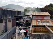 Cháy hơn 5 giờ, 1 000 m2 nhà xưởng bị thiêu rụi