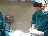 Phẫu thuật lấy khối u xơ nặng hơn 1kg cho một phụ nữ ở Hà Nội
