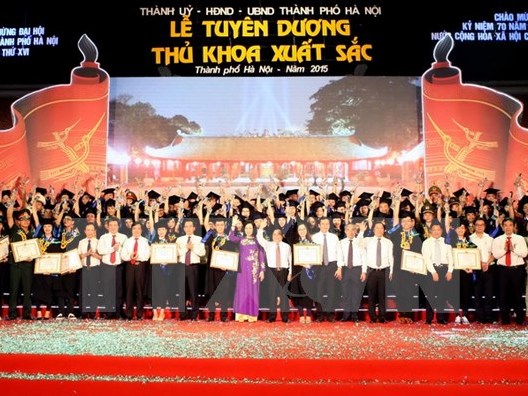 Ngày 28 8, Hà Nội tổ chức tuyên dương 100 thủ khoa xuất sắc