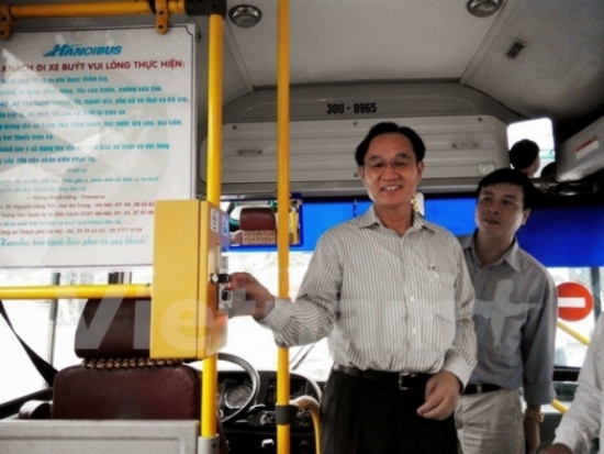  Vé tháng điện tử xe buýt trên tuyến Giáp Bát-Cầu Giẽ. (Ảnh: Việt Hùng/Vietnam+)