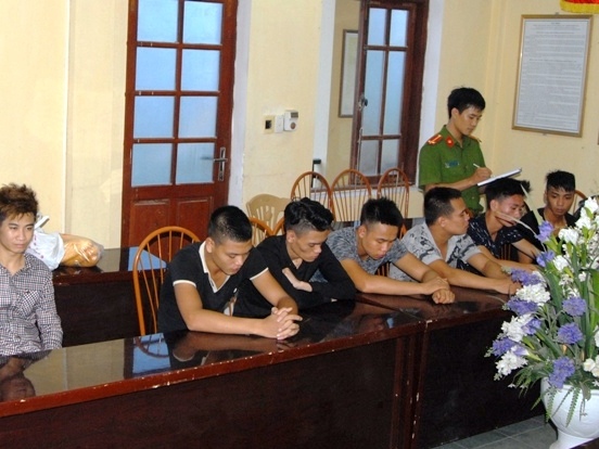 Nhóm 9x giết người vì cái nhìn đểu