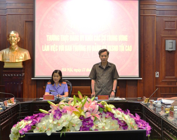Đồng chí Nguyễn Quang Dương, Ủy viên Trung ương Đảng, Bí thư Đảng ủy Khối các cơ quan Trung ương phát biểu chỉ đạo tại buổi làm việc