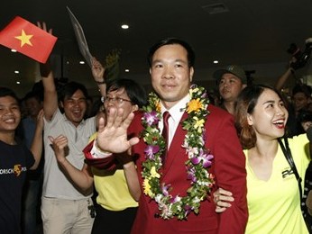 Xạ thủ Hoàng Xuân Vinh phá kỷ lục tiền thưởng