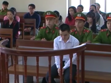 Lâm Đồng Bênh mẹ, con trai đâm chết cha ruột