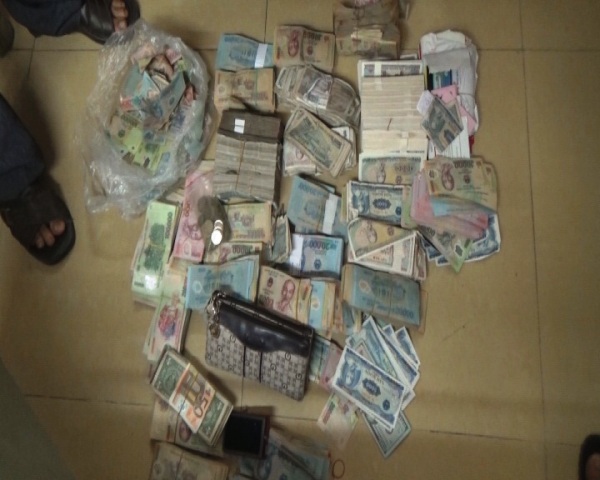 Lực lượng Công an triệt xóa tụ điểm bán số đề