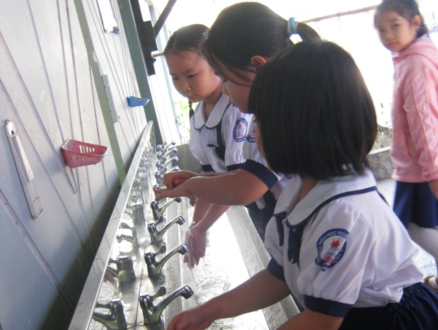 Trò dậy thì sớm, nhà trường theo không kịp