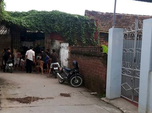 Cuồng ghen, chồng cầm dao truy sát vợ