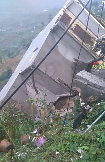 Sập nhà 3 tầng ở Sa Pa do sạt lở núi