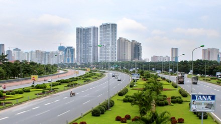  Đại lộ Thăng Long dài 24km mỗi năm ngốn 53 tỷ đồng tiền cắt cỏ, tỉa một ít cây hoa.