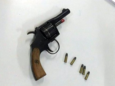 Nam thanh niên mang súng tự chế đi đòi nợ