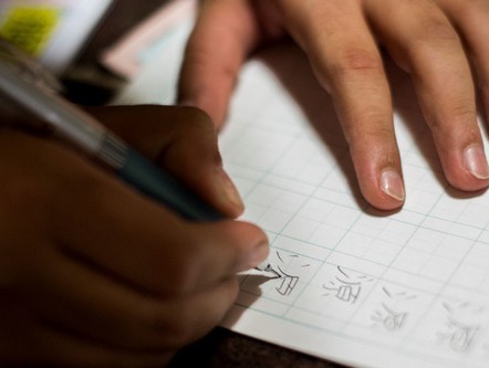 Cha đâm chết con vì không chịu học bài cho kỳ thi