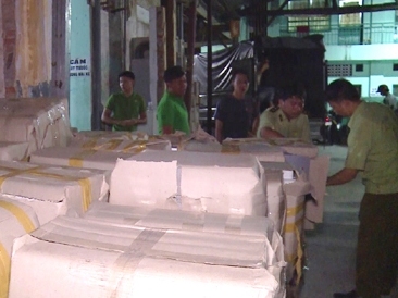 Bộ Công an đột kích kho hàng lậu ở TP HCM