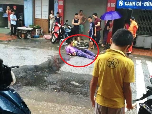 Khởi tố nam thanh niên dùng dao bầu đâm bạn gái trọng thương