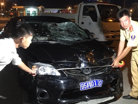 Ô tô biển xanh gây tai nạn, 3 người thương vong