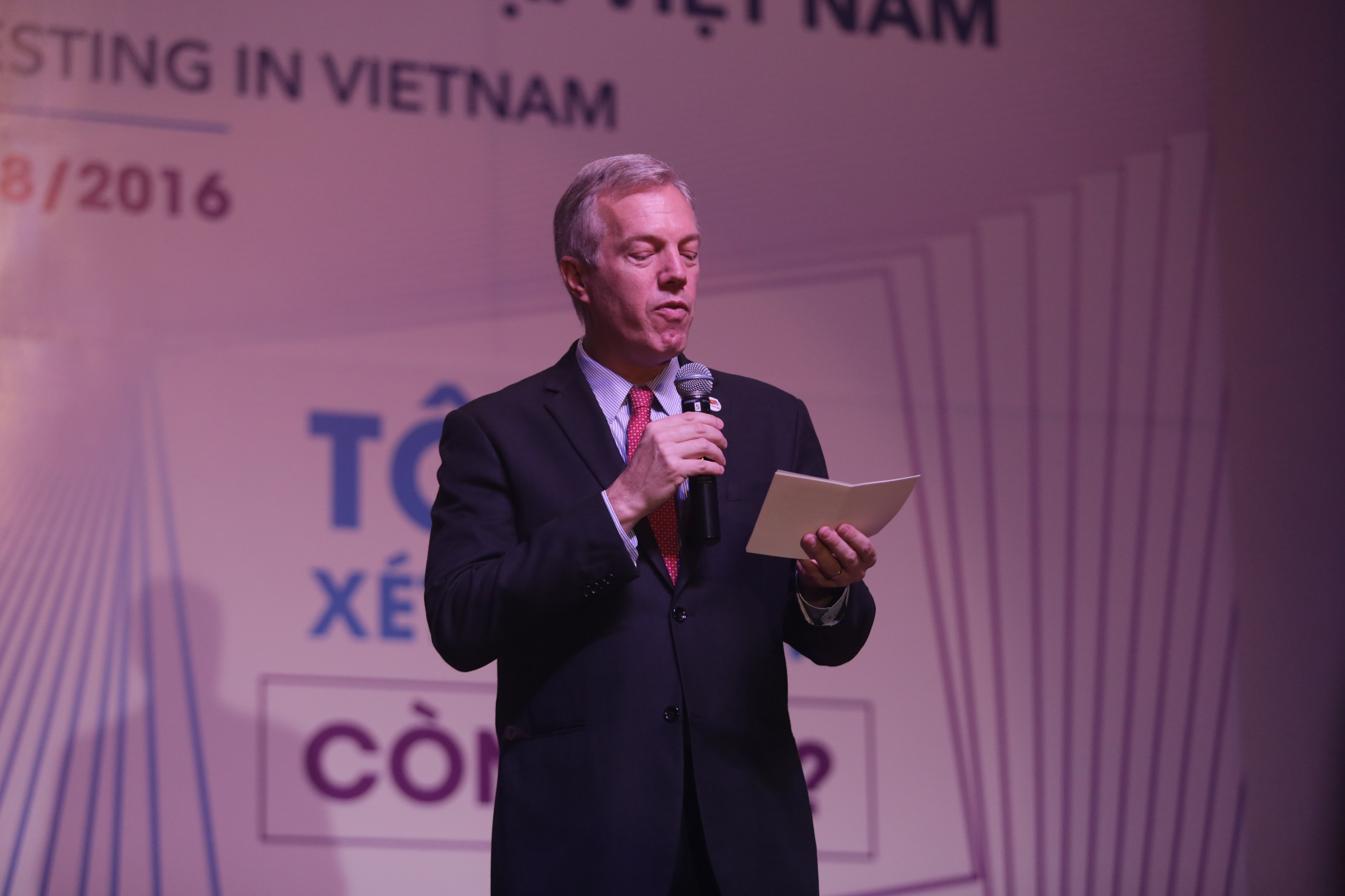 Ông Ted Oisus phát biểu tại lễ khởi động dịch vụ tự xét nghiệm HIV đầu tiên tại Việt Nam 