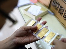 Giá vàng hôm nay 29 8 Tiếp tục giảm sâu