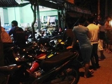 Nhóm giang hồ vác mã tấu truy sát con nợ giữa ban ngày