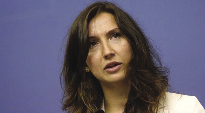 Nữ bộ trưởng từ chức vì uống rượu lái xe